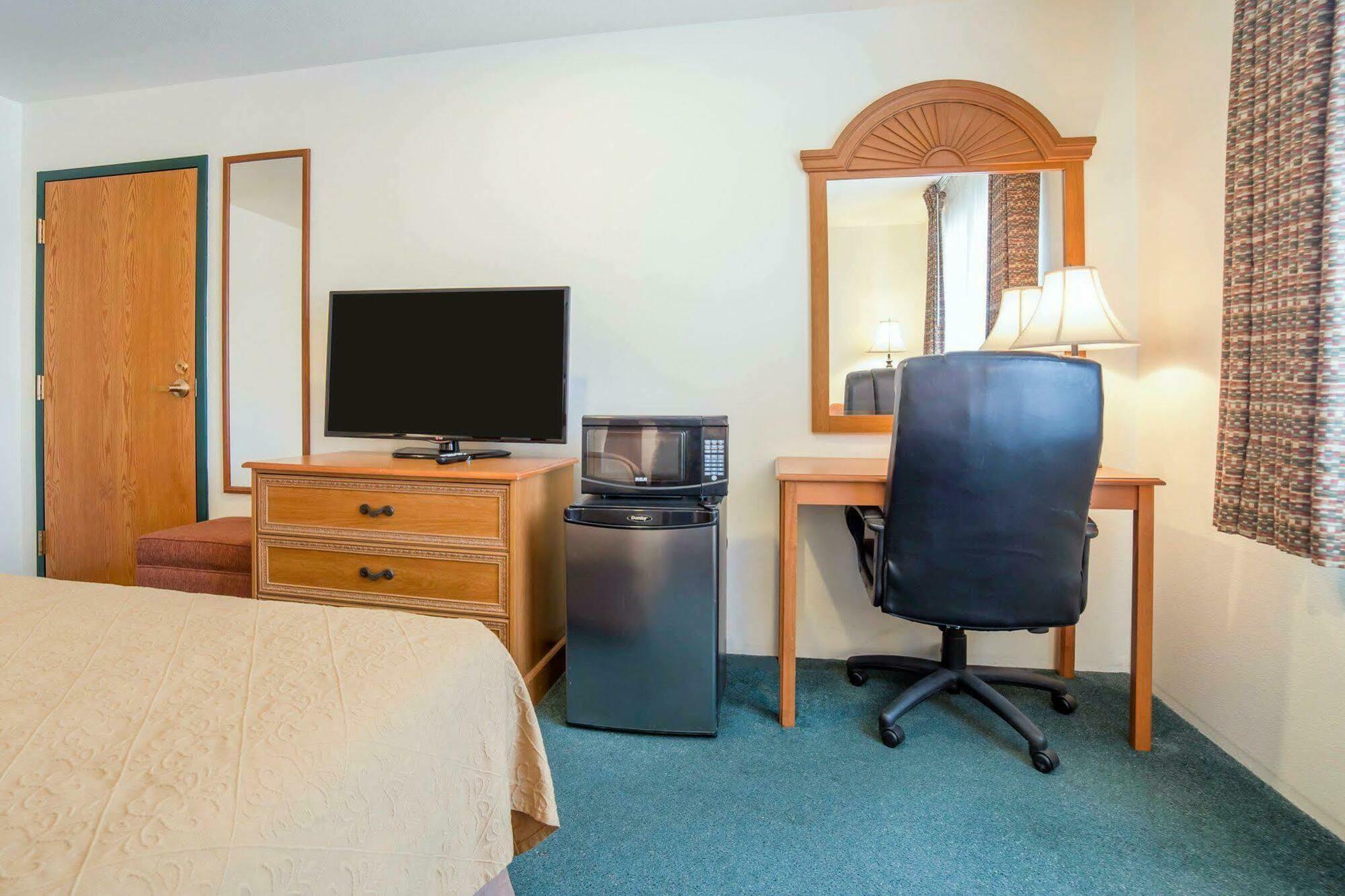 Econo Lodge Livingston Gateway To Yellowstone Exterior photo
